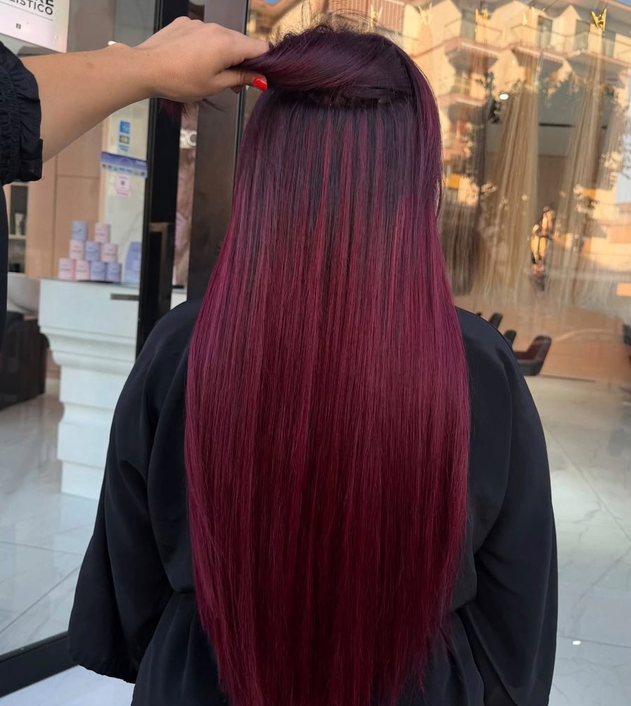 Capelli dopo il lavoro, rosso bordeaux
